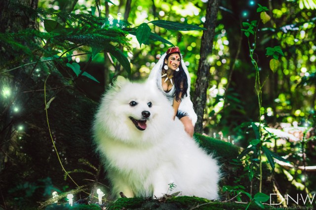 ハワイ在住アーティストの『もののけ姫』コスプレ写真がレベル高っ！ ワンコもしっかり犬神の演技してるよ〜