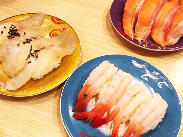 スゲエ 北海道行ったら絶対 回転寿司 に入っとけ 札幌の人気店 トリトン でみる北海道回転寿司のスゴさ Pouch ポーチ