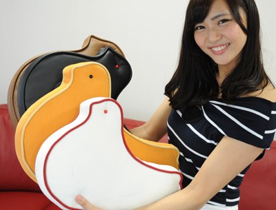 鳩サブレーの本店でも買えない幻のオリジナルグッズ「鳩クッション」を 