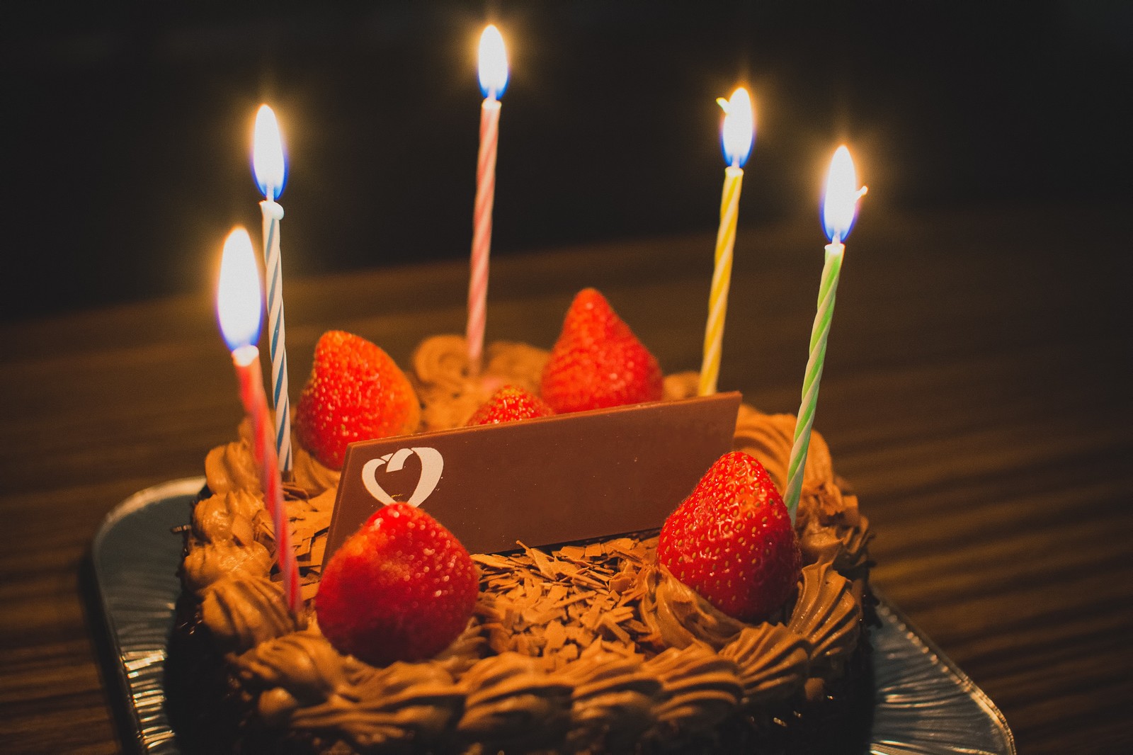 誕生日に食べるならホールケーキ カットケーキ アンケート結果を見ると30代を境にちょっと意外な傾向が Pouch ポーチ
