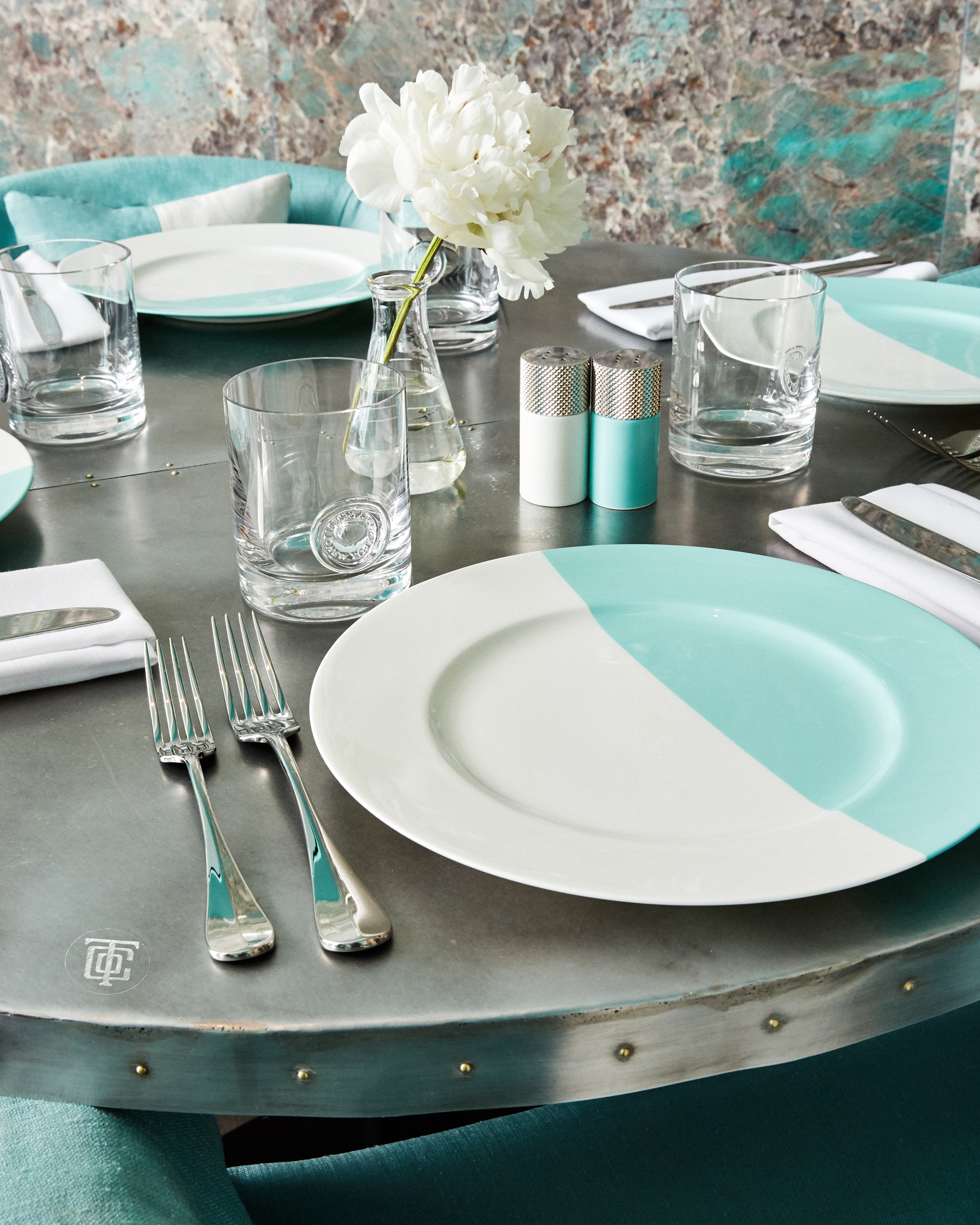 映画『ティファニーで朝食を』を文字通り実現できるカフェがオープン