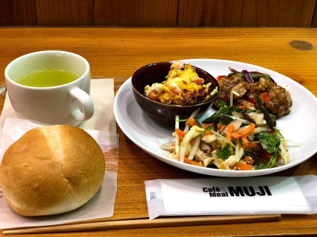 無印のカフェ Cafe Meal Muji はダイエット中にもおひとりさまランチにもピッタリ 野菜たっぷりのお惣菜がいっぱいそろってます Pouch ポーチ