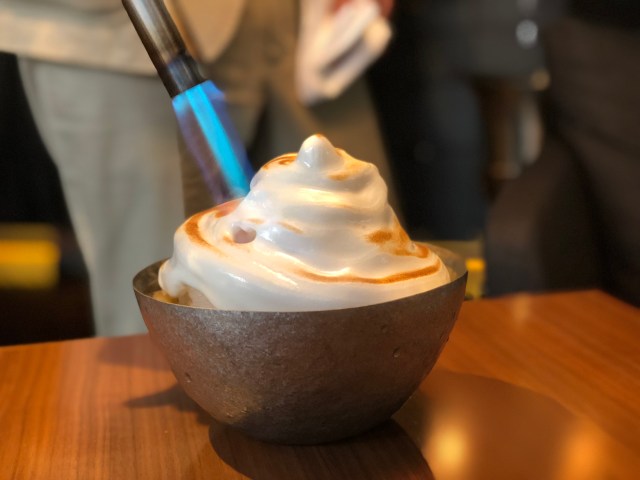 【穴場カフェ】不思議な “炙りかき氷” が食べられる！ 青山のLEXUSカフェは豪華だけどお手頃に超本格スイーツが味わえちゃいます