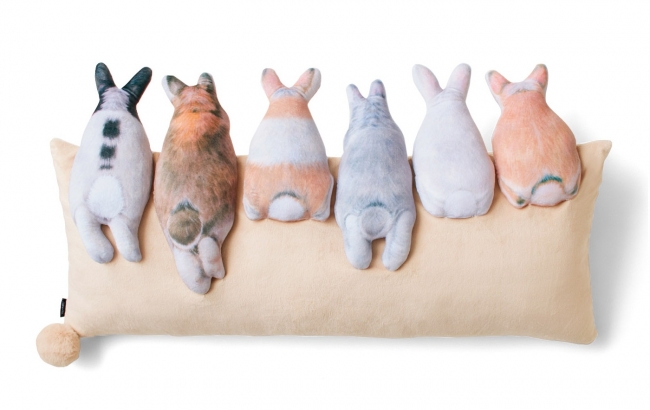 6羽のうさぎたちがひょっこり顔をのぞかせた「ロングクッション」は