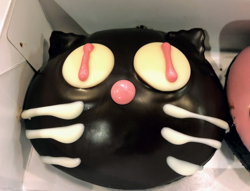 クリスピー・クリーム・ドーナツの「黒猫ドーナツ」に萌キュン