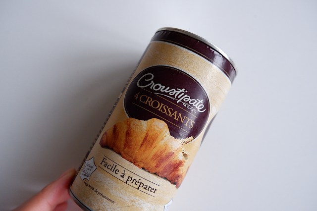 【さすがフランス】何これ…珍品「クロワッサンの缶詰」を発見！ おそるおそる試してみた結果、その正体は…