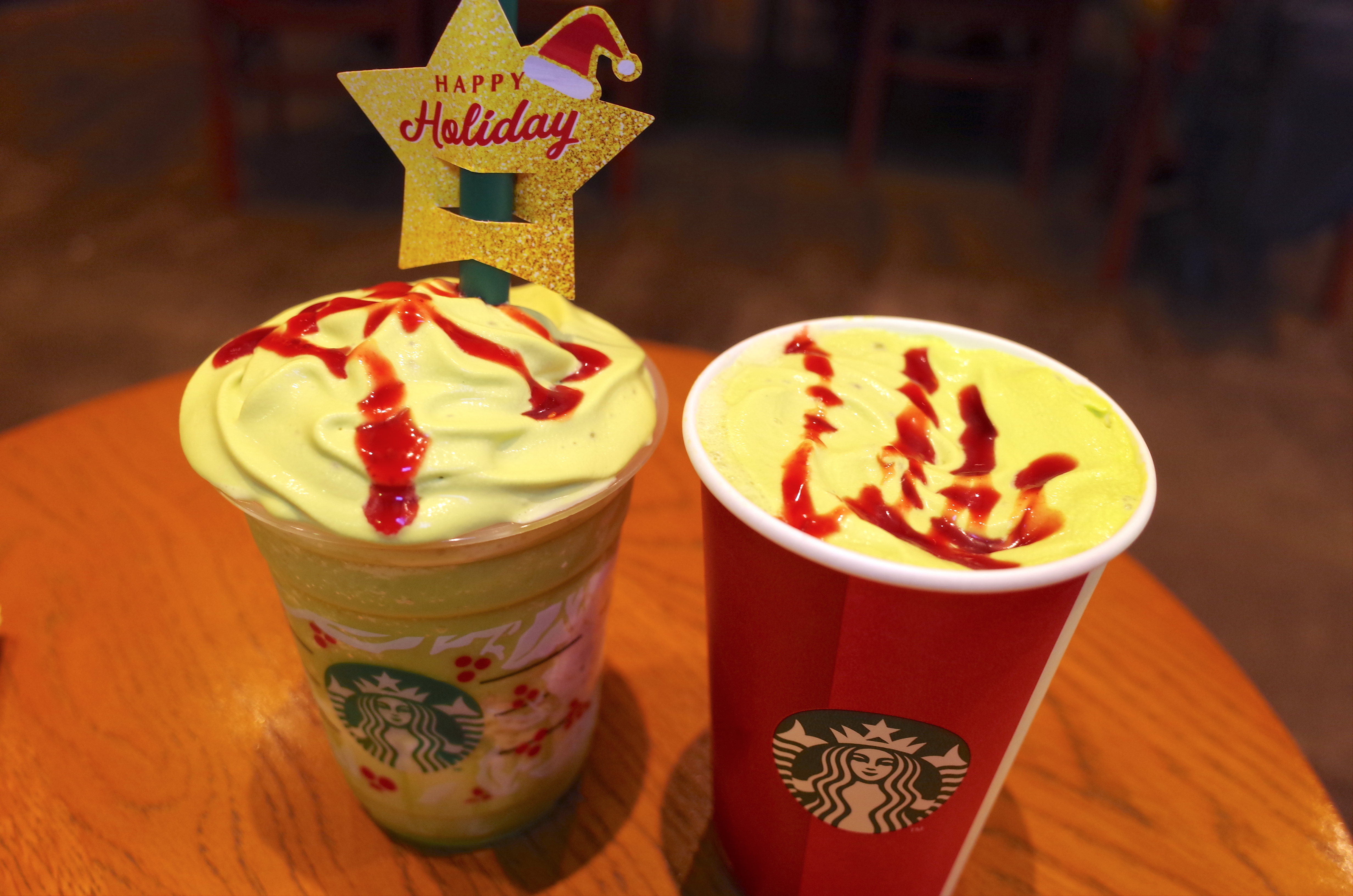 スタバ新作 ピスタチオクリスマスツリーフラペチーノ は星を飾れるサプライズ付き ピスタチオ濃いめが好きならホットがオススメだよ Pouch ポーチ