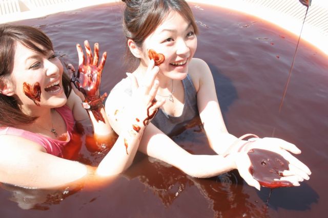 全身チョコまみれになれる「チョコレート風呂」が今年もユネッサンに登場♡ 今年はインスタ映えするフォトスポットも登場！