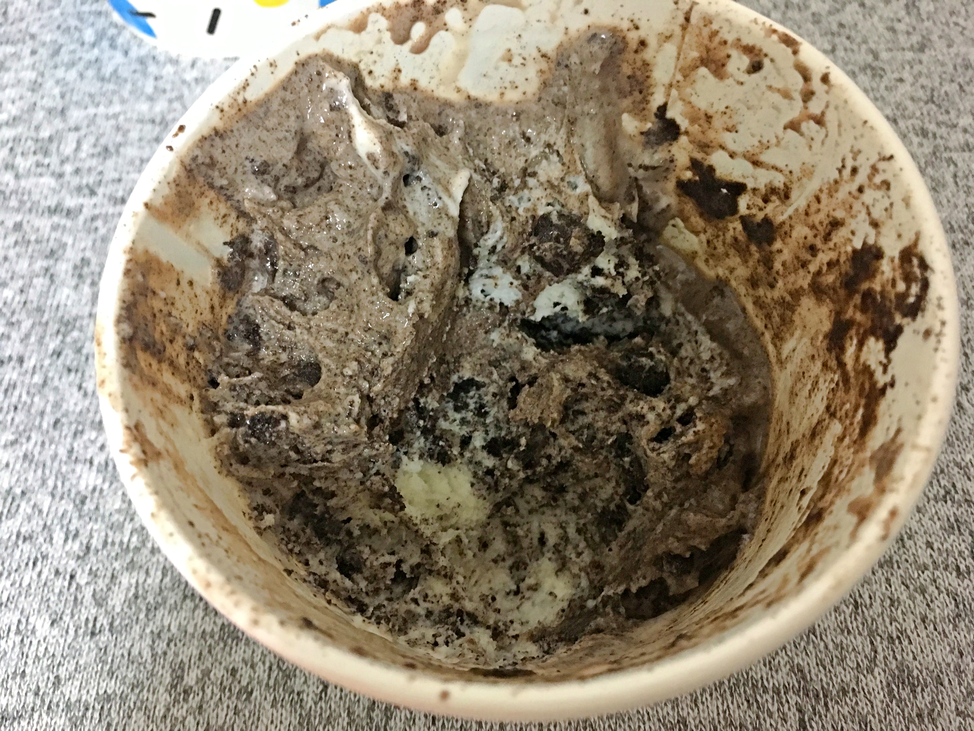対決】マックフルーリー「超オレオ」と「オレオクッキー」はどのくらい