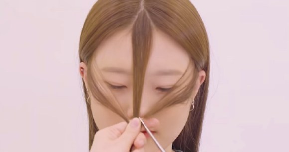 韓国乙女の前髪の作り方が斬新すぎる 三方向から髪の毛を持ってきてカットする動画をごらんください Pouch ポーチ
