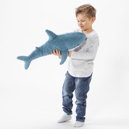 大ブームを起こした Ikeaのサメ に新しい家族が登場したよ クジラやイルカも登場してますます共同生活が捗りそうです Pouch ポーチ