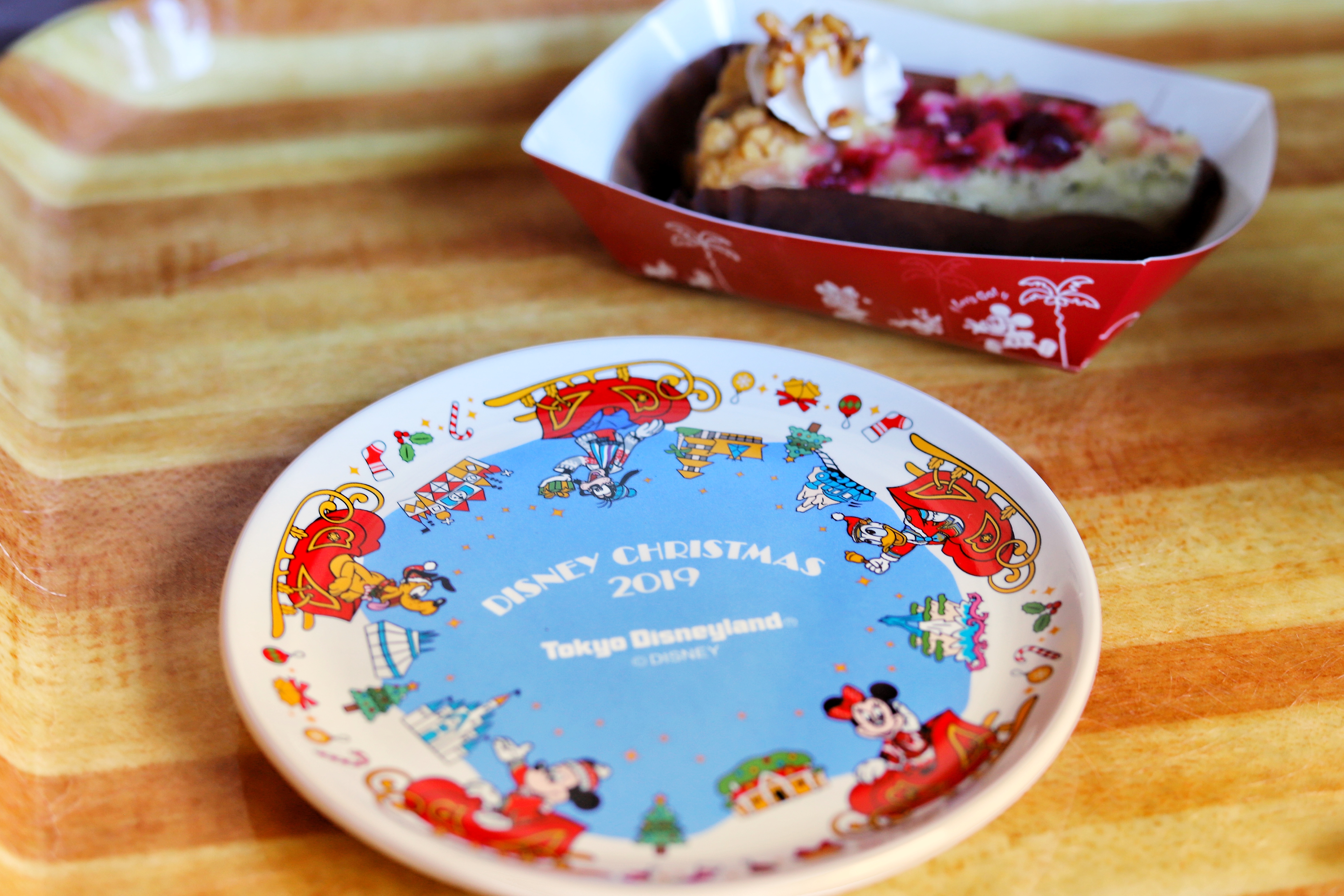 スーベニアも可愛い 甘いものでホッと一息つきたい時におすすめのディズニー クリスマス限定スイーツはコレ Pouch ポーチ