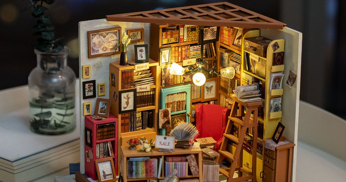 本がびっしりと並んだドールハウスが美しい！ アレンジ次第で本屋さん 