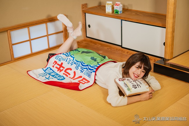 白バラ牛乳が毛布になっちゃった!! パッケージそのままのデザインに