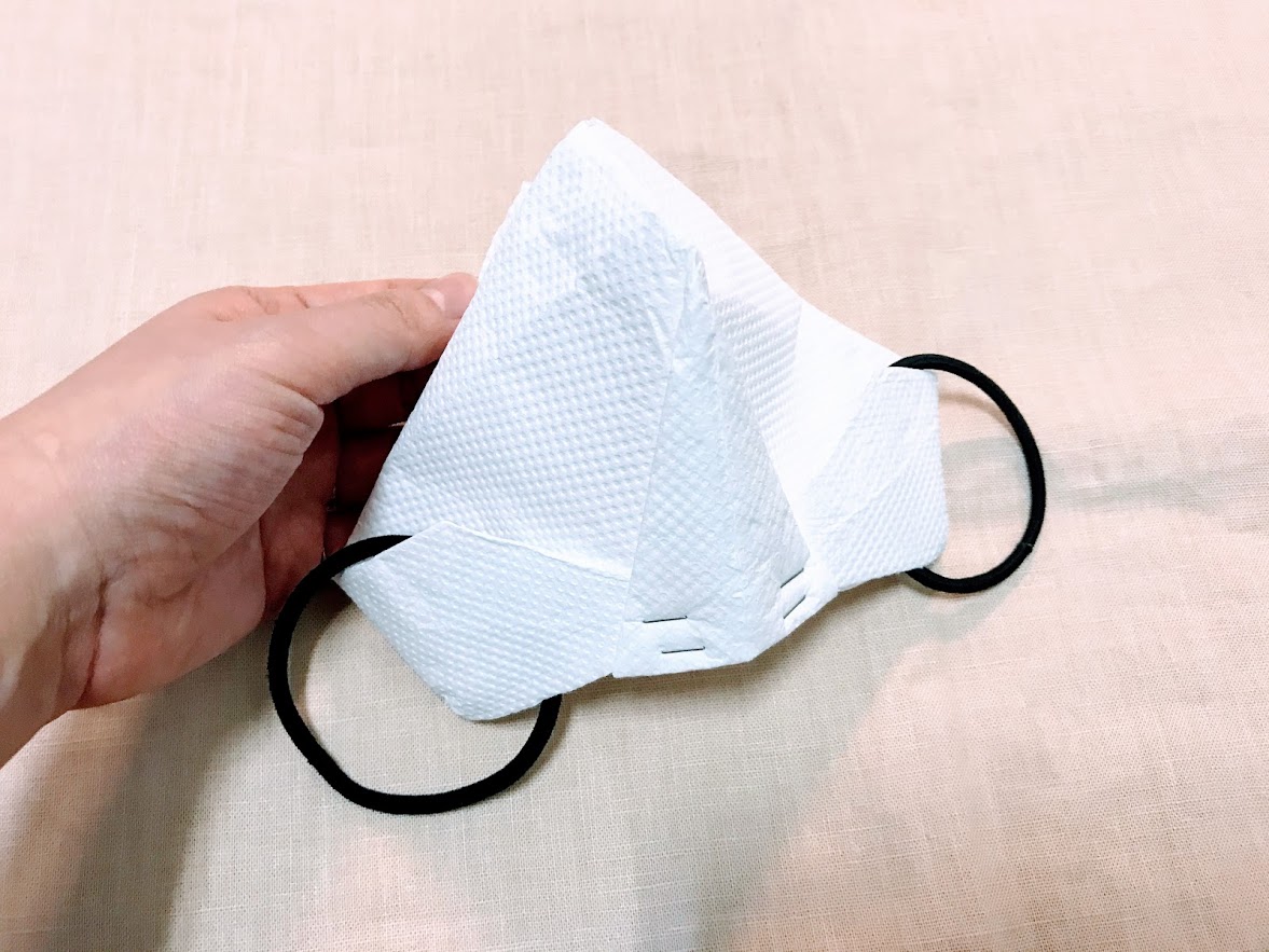 ネットで話題 折り紙マスク を作ってみた ポイントは 折り目 と キッチンペーパーのサイズ だよ Pouch ポーチ
