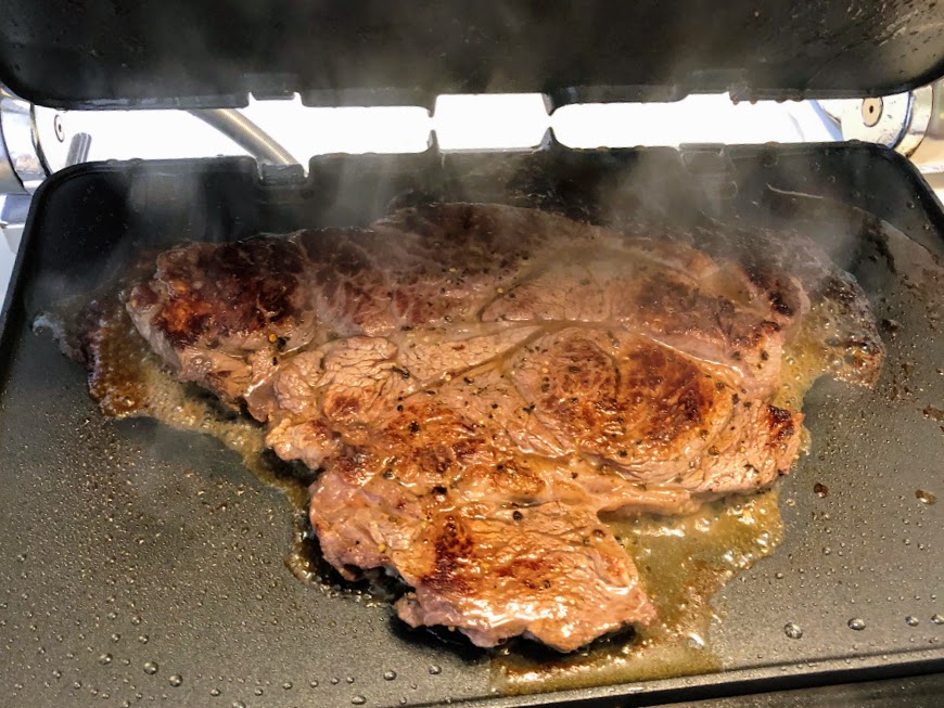 家電レンタルで借りた多機能グリルプレートで「おうち肉フェス」を開催