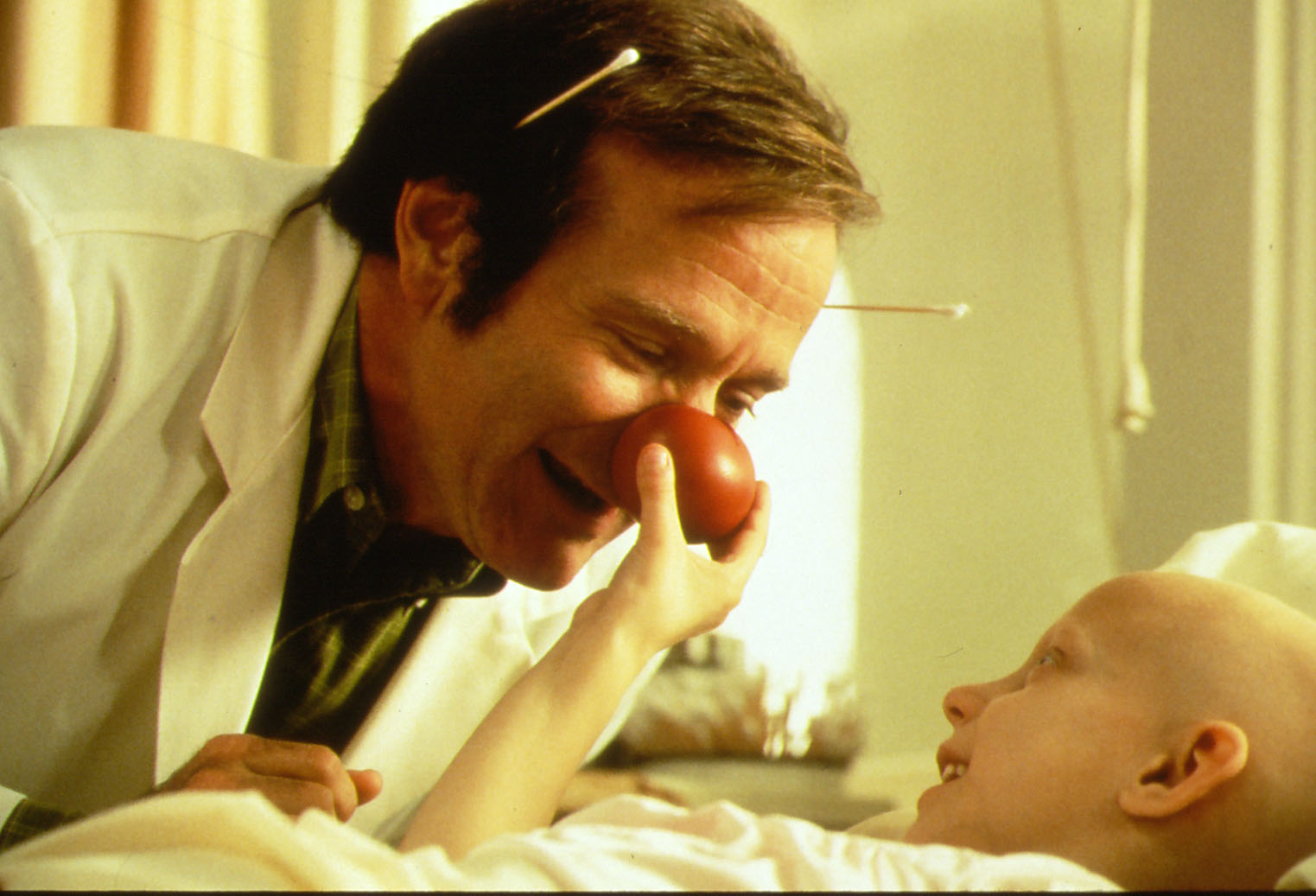 名作医療映画シリーズ 実在の医師をモデルにした パッチ アダムス 笑顔が人々を救う 笑いの療法 が胸を打つ名作です Pouch ポーチ