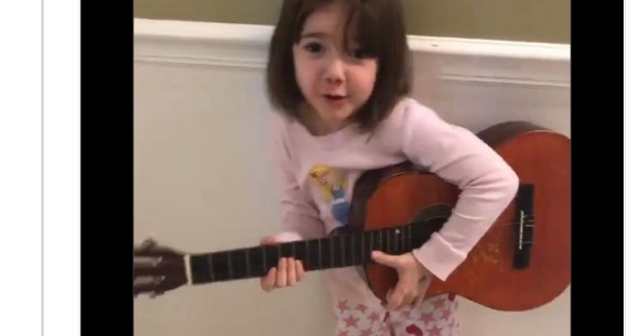 お尻の穴には何が入っているかな 8歳の女の子が作詞作曲した歌が可愛すぎる アレンジする人も登場しています Pouch ポーチ