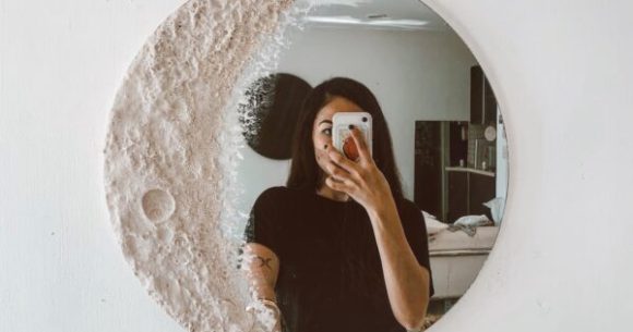 おしゃれすぎるインテリア「月ミラー」が美しい！ 月の欠けた部分が鏡