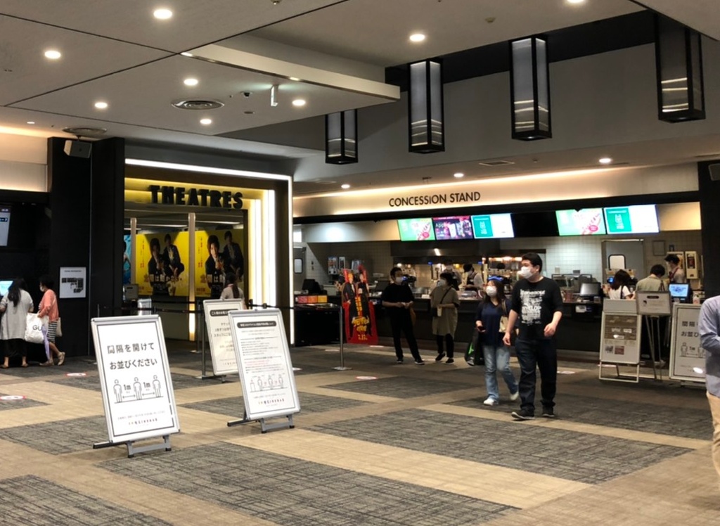 営業再開した映画館にひとりで行ってみた / 隣に人がいない座席は超快適だけど、マスクゆえの試練も… Pouch[ポーチ]