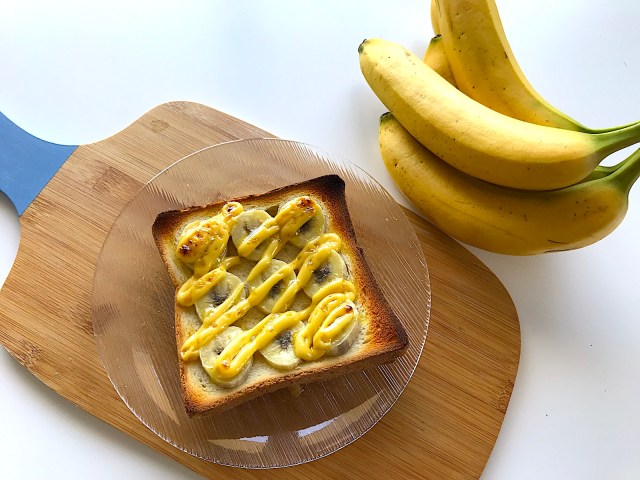 キユーピー公式レシピ「バナナマヨトースト」がまさかの美味しさ！ カスタード系の菓子パンが好きな人にオススメしたい