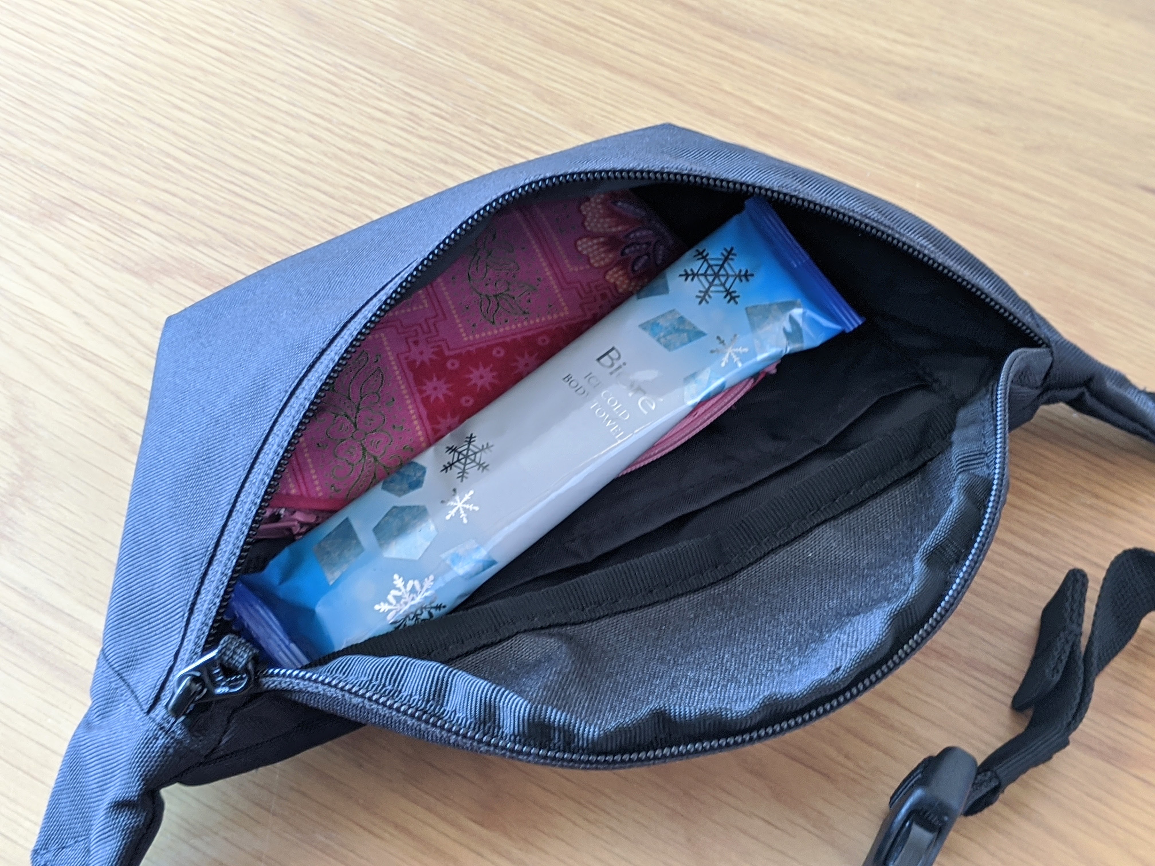 3℃が1時間続く」というビオレの「冷タオル」を猛暑日に使ってみた！ タオルの大きさと爽快感にビックリだけど