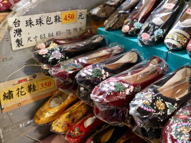 日本で人気のチャイナシューズは台湾土産の定番！ 台北「鼎隆百貨」ならプチプラでGETできちゃうよ | Pouch［ポーチ］