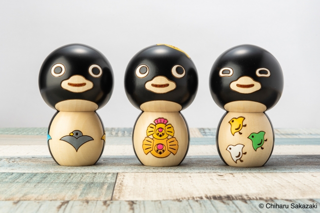 Suicaのペンギンを手掛けた坂崎千春デザインの「ペンギンこけし」が