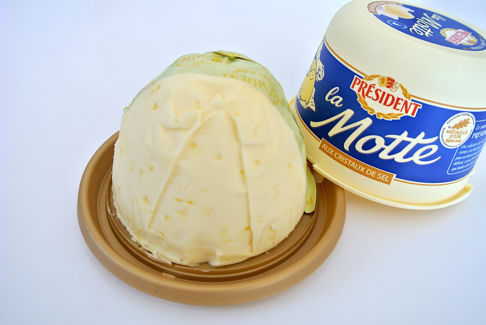 いつものパンが10倍美味しくなる！シャリシャリした「海塩入り発酵バター」が絶品…バターなのにチーズのような風味です | Pouch［ポーチ］