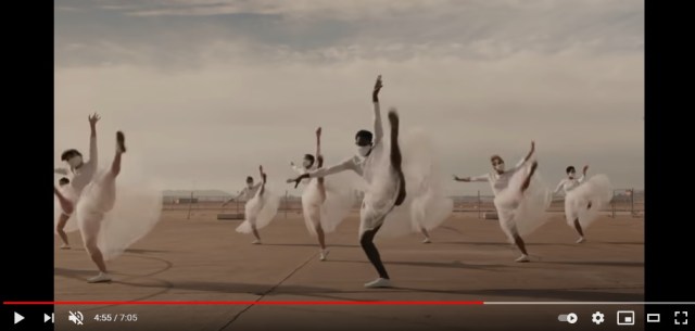新しい様式の美しきバレエ！ マスク＆ソーシャルディスタンスで舞い踊るダンサーたちの動画が素晴らしい