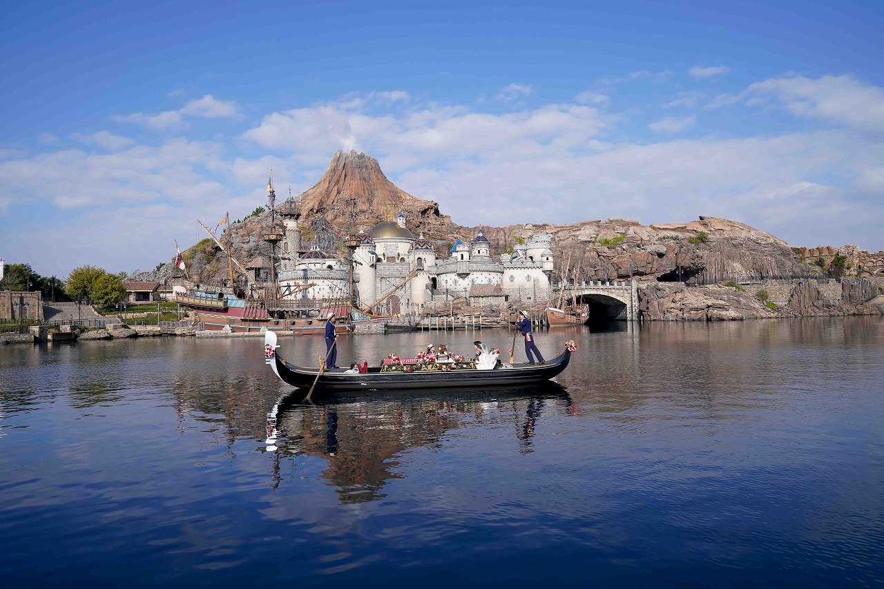 東京ディズニーランド 美女と野獣 エリアでウェディングフォトが可能に ディズニーアンバサダーホテルの新プランが最高すぎる Pouch ポーチ