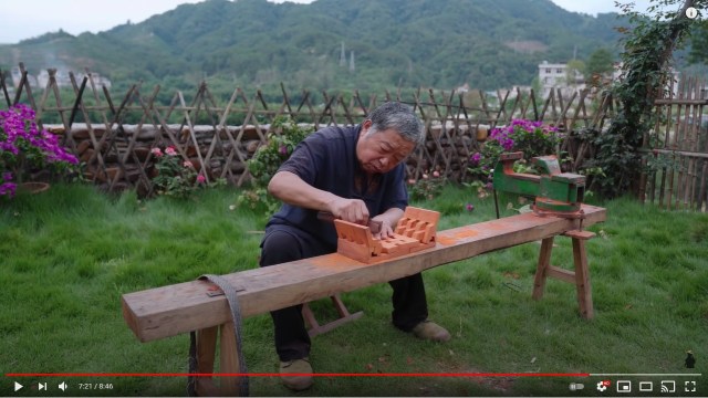 釘ない家具を次々と作り出す中国のおじいさんが世界で人気に…気持ちよく組み立てていく美しい家具たちをご覧あれ