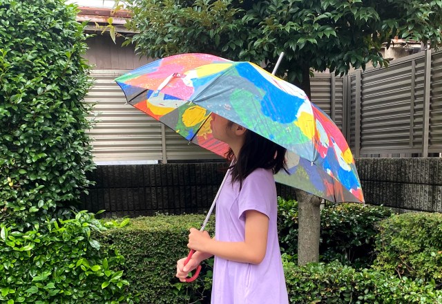 レポ 絵を傘にできる老舗傘屋 Aurora のオーダーサービスを使ってみた 娘の絵を傘にしてサプライズすると Pouch ポーチ