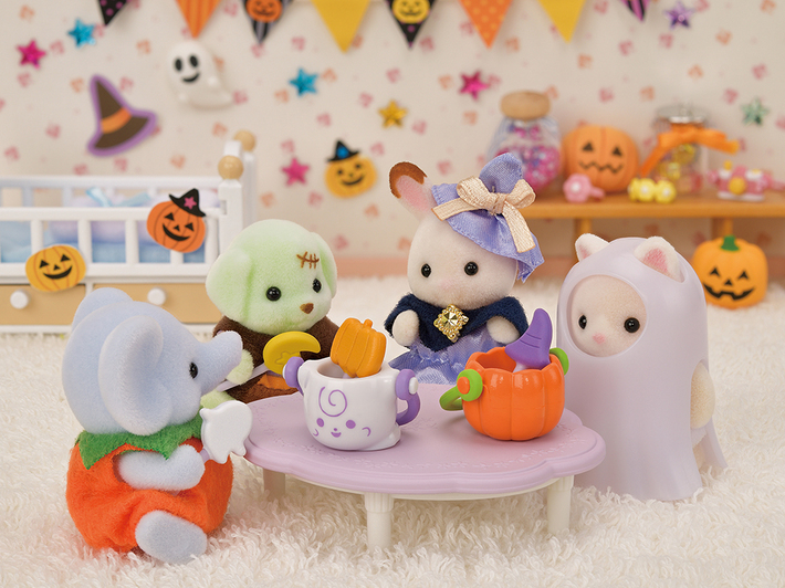 シルバニア新作「ハロウィンセット」は可愛いだけじゃない！ 暗闇で