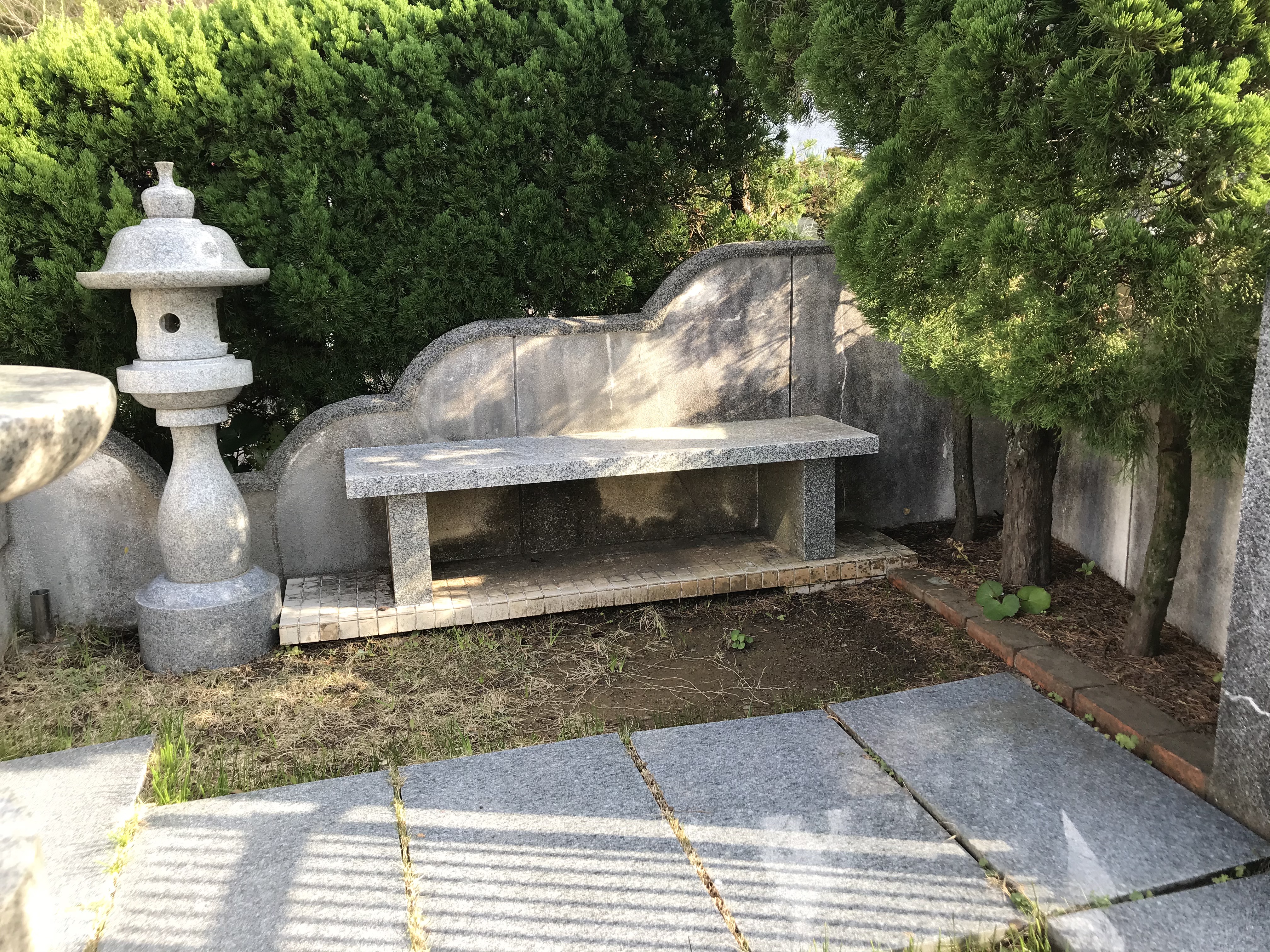 コラム お盆は墓で花火をする って長崎だけだったの 独特すぎる長崎の墓事情 Pouch ポーチ