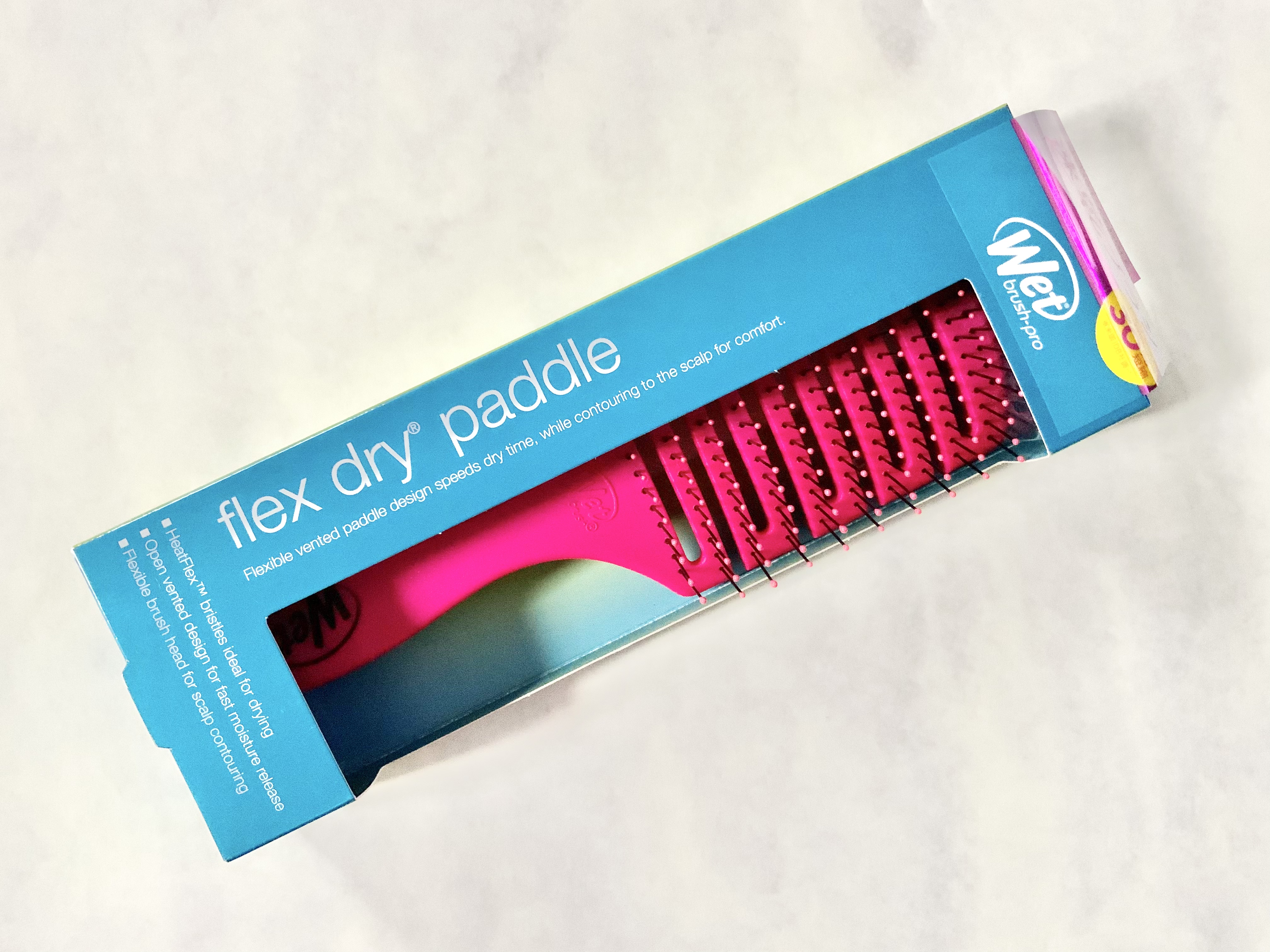 ロングヘアのドライヤー時に便利！ 「ウェットブラシ」は髪が絡まず