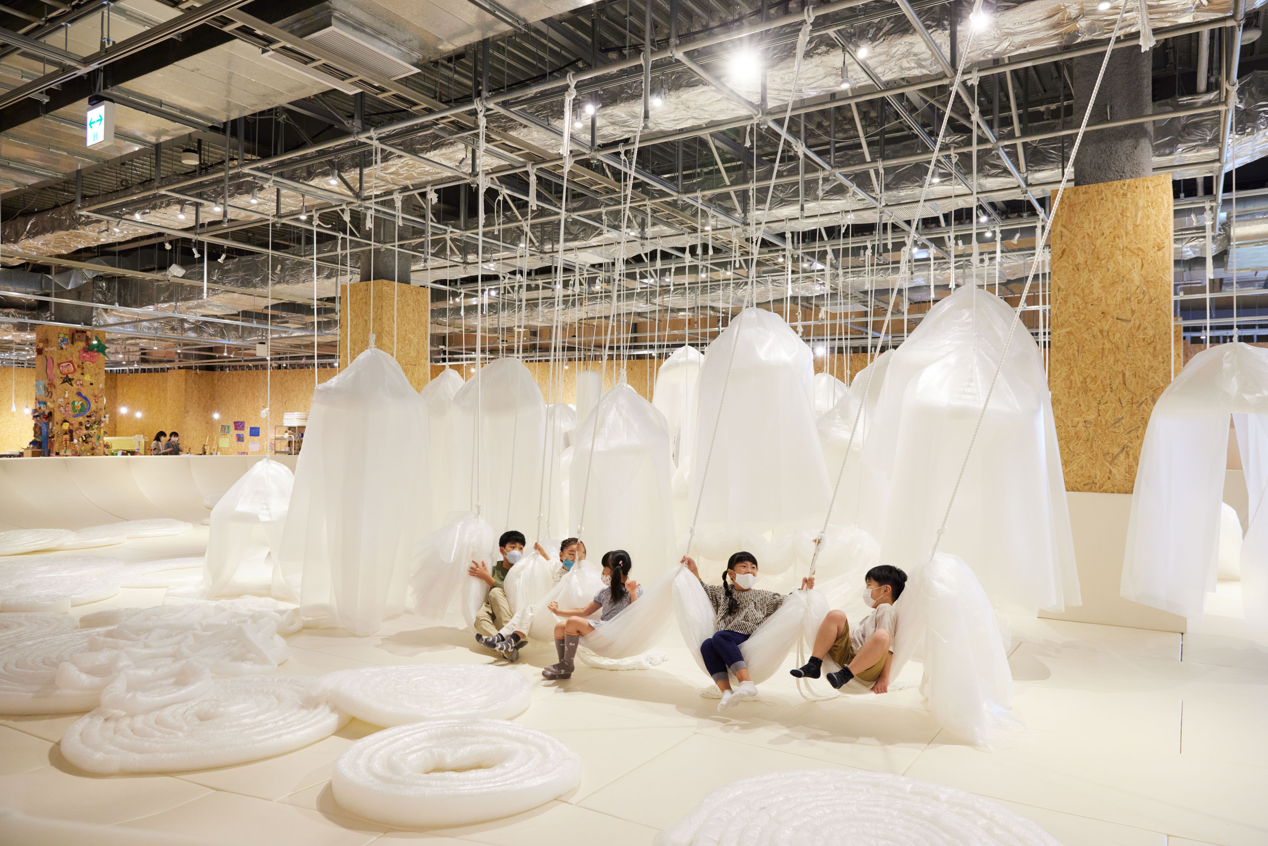緩衝材「プチプチ」が巨大な遊具に！ 東京・立川にある屋内広場