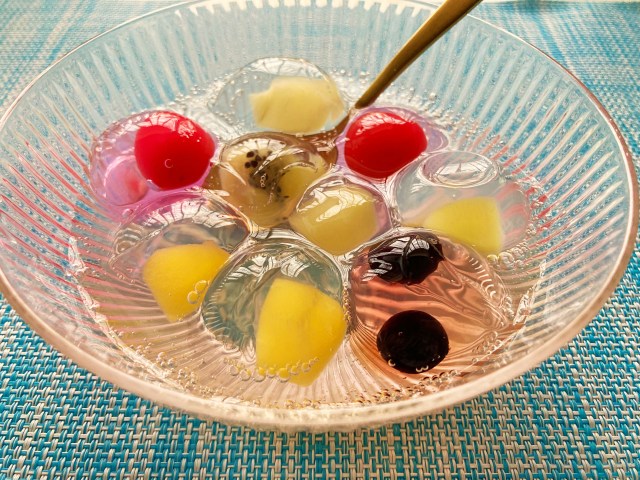 SNS流行中の “食べる宝石” ことぷるぷる台湾スイーツ「九龍球（クーロンキュウ）」は意外と簡単に作れる！ 映えるコツも♪