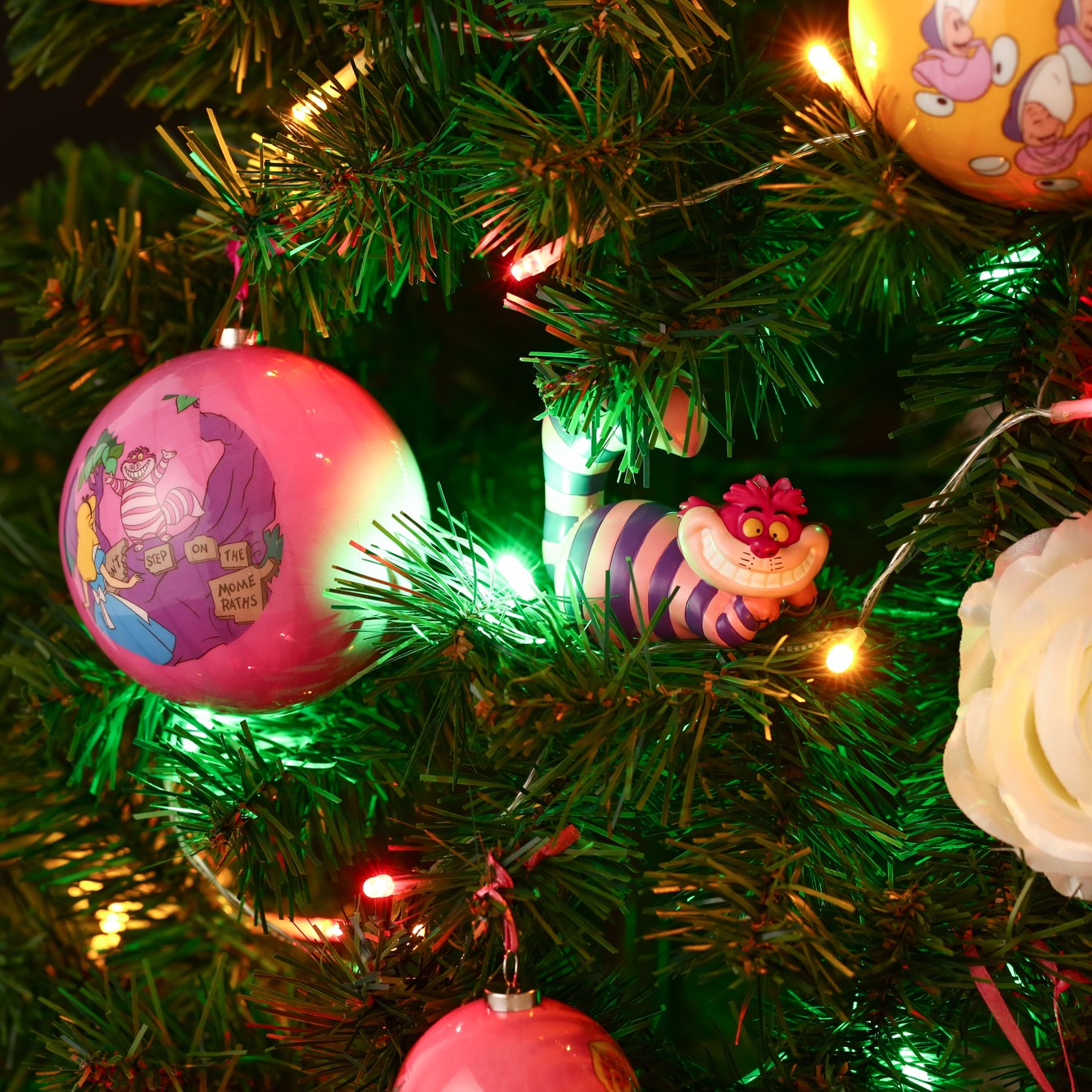 フランフラン今年のクリスマスツリーは『ふしぎの国のアリス