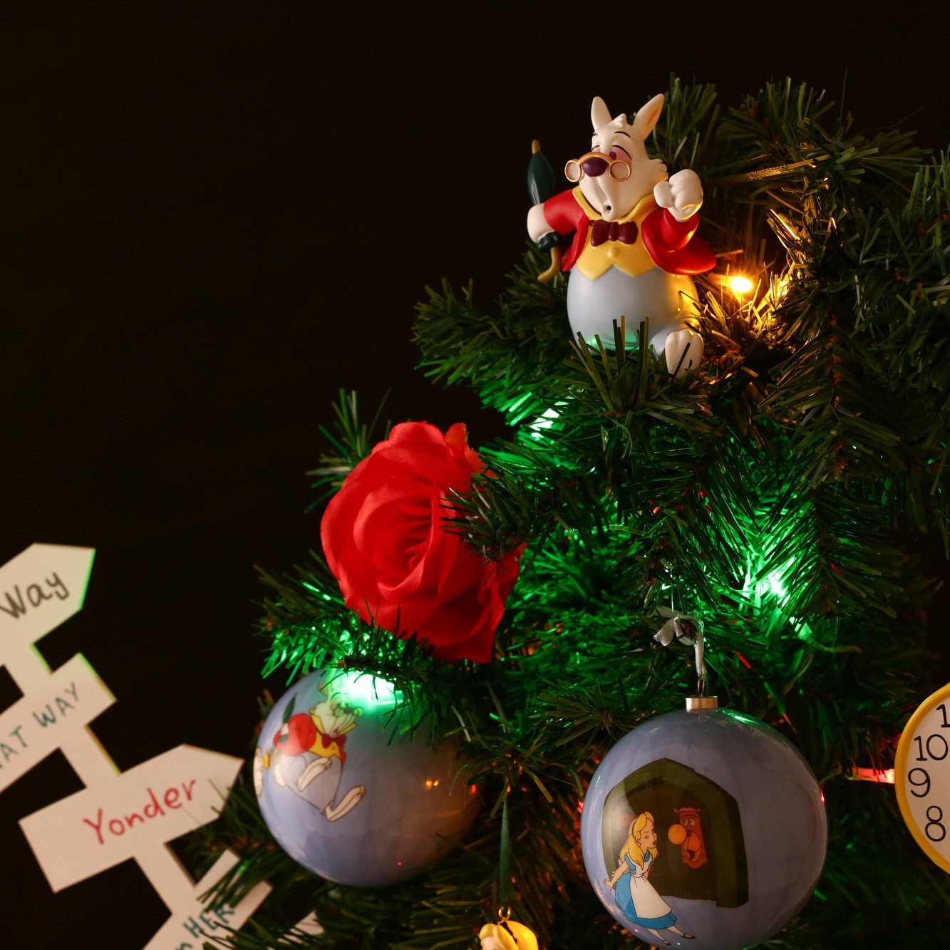 フランフラン今年のクリスマスツリーは『ふしぎの国のアリス 