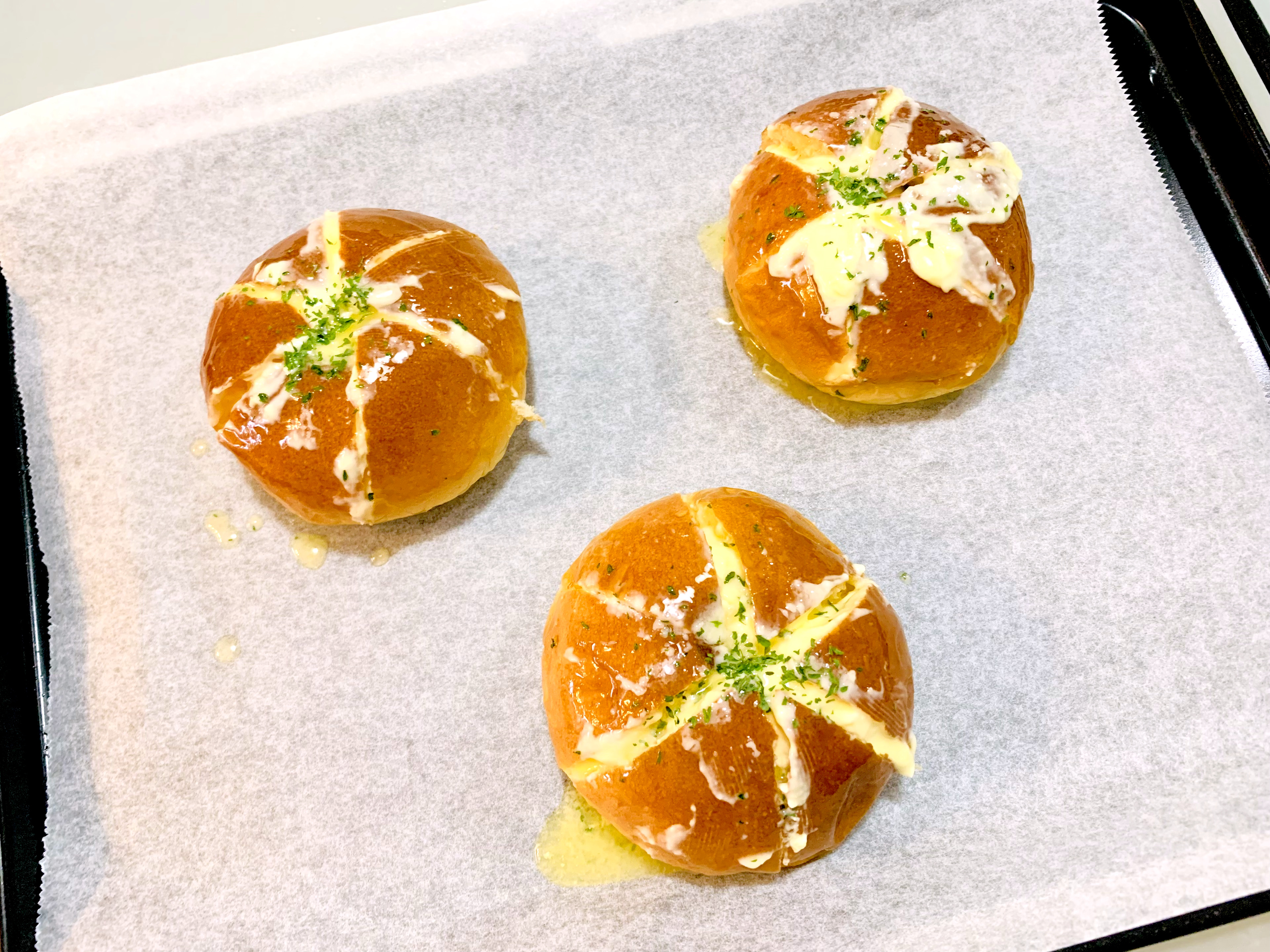 レシピ 話題の韓国ガーリックブレッド マヌルパン は簡単に作れる 甘じょっぱいクリチとガーリックバターで罪深き美味しさ Pouch ポーチ