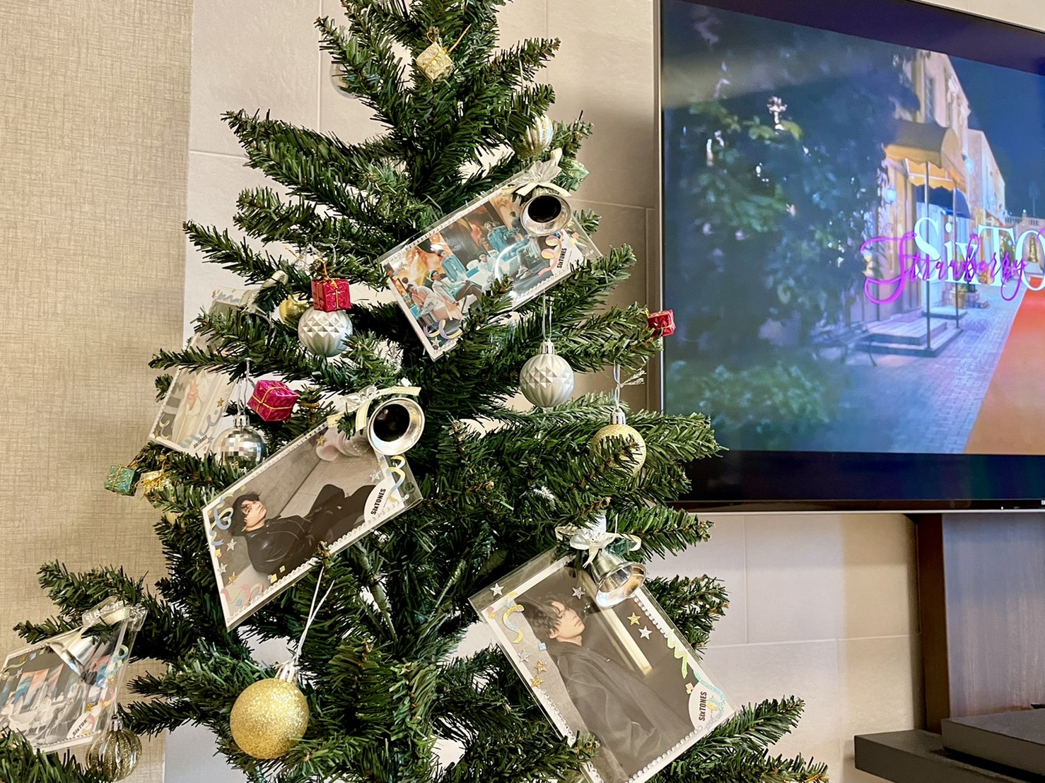 推し活 本気で 推しクリスマスツリー を作ってみよう オーナメントはもちろん推しの写真です Pouch ポーチ