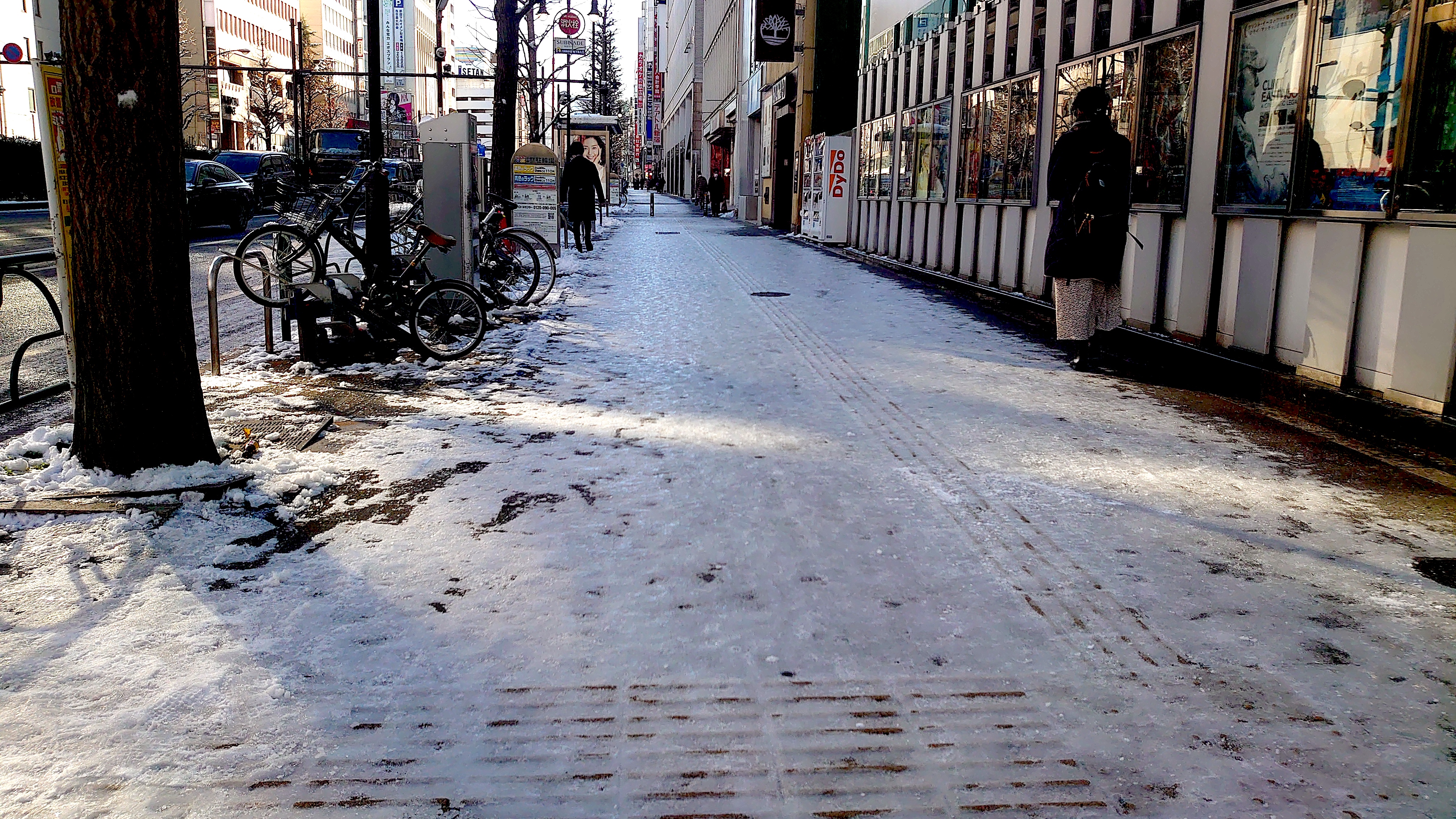 雪国育ちが知っている 路面凍結した道でも転ばずケガしにくい方法5つ Pouch ポーチ 雪国育ちが知っている 路面凍結した道でも転ばずケガしにくい方法5つ Pouch ポーチ