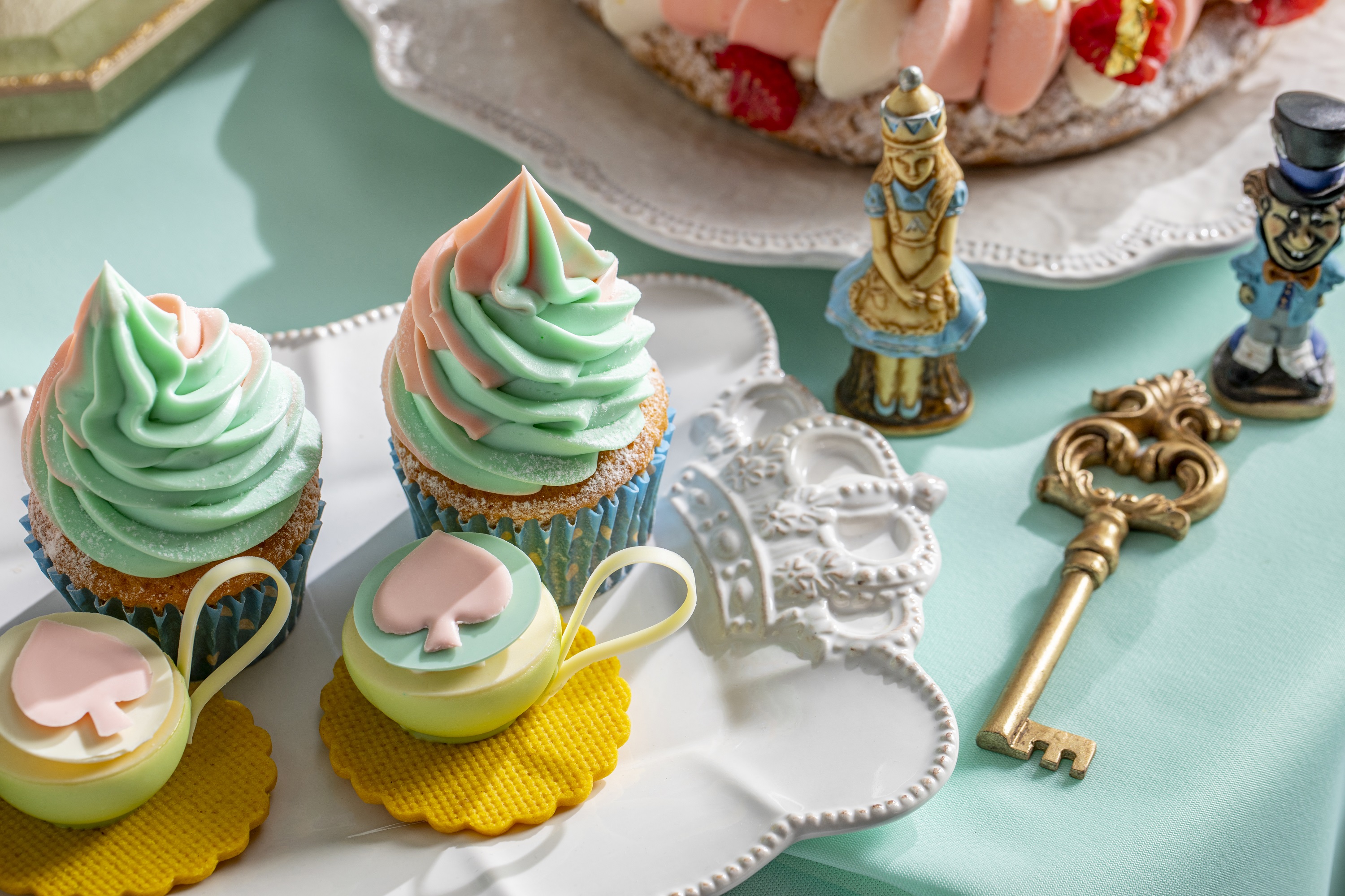 ミントグリーン×白で表現したアリスの世界観にはチョコミントが