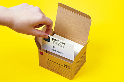 【ミニチュア好き歓喜】キングジムのファイルがミニサイズの文房具に！ ダンボール箱は名刺入れにピッタリですっ