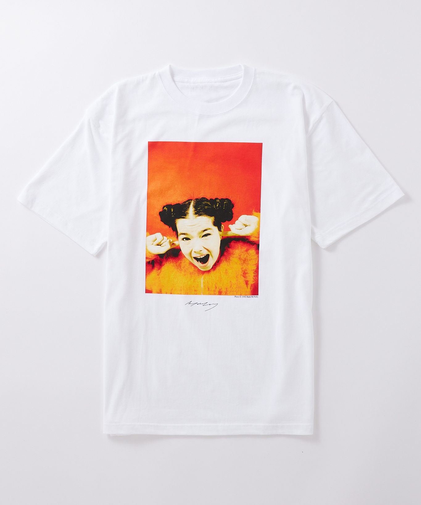 世界的歌姫ビョークのデビュー当時の貴重な写真を使ったTシャツが発売