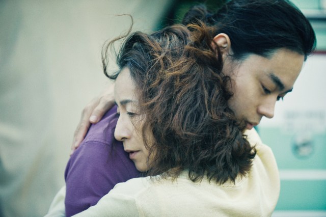 親に会いたくなる映画『百花』/ 原田美枝子の演技に圧倒され、静かな芝居で魅了する菅田将暉に泣かされます