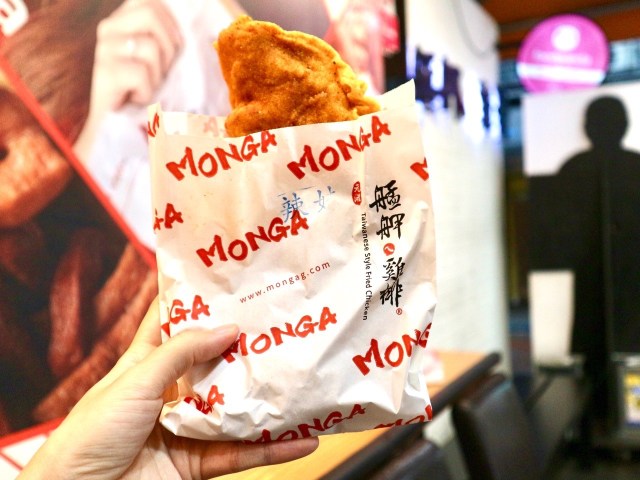【台湾夜市のおすすめ屋台グルメ】巨大フライドチキン「大雞排（ダージーパイ）」/ ただデカいだけじゃないから驚くはず
