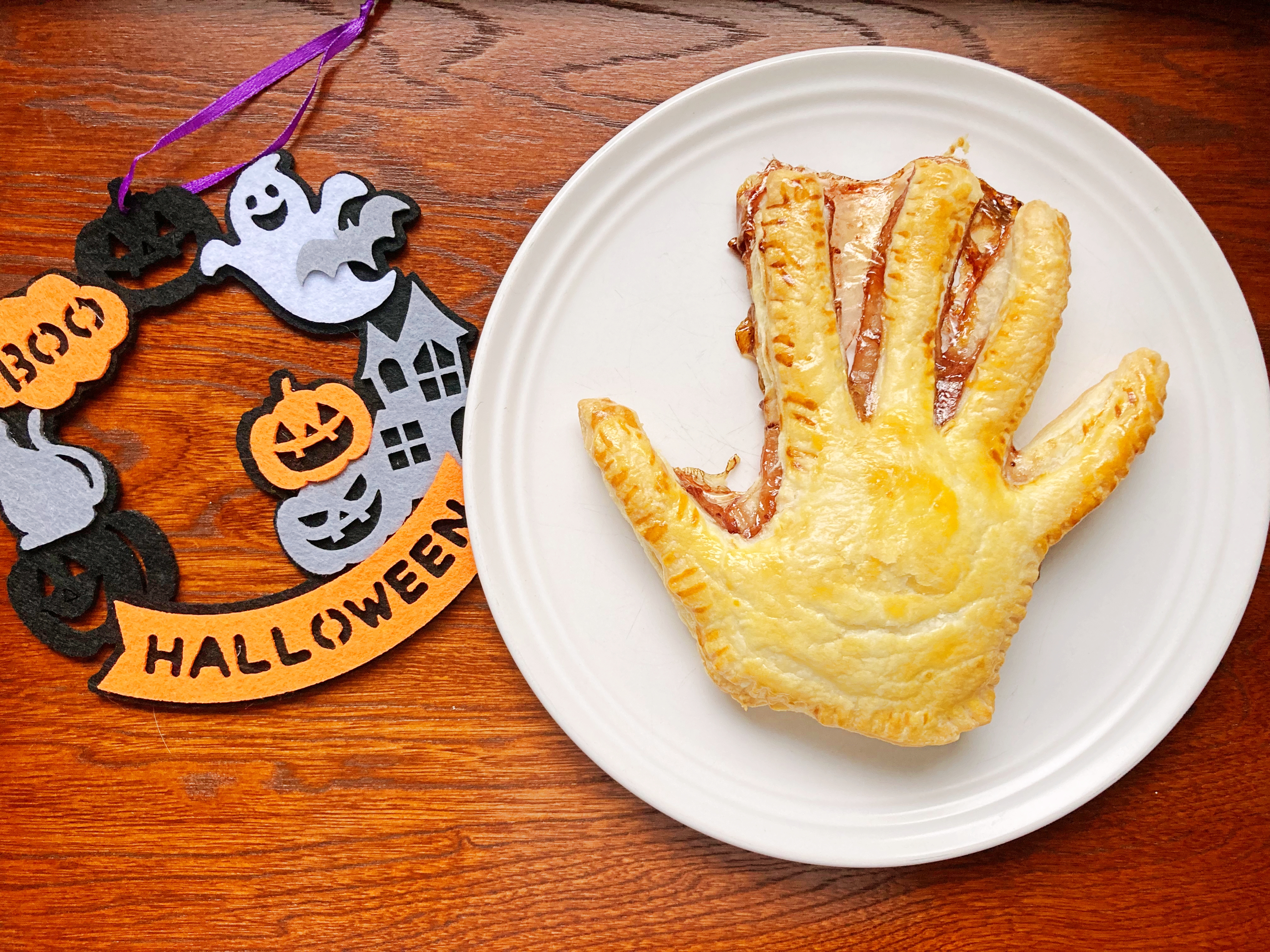 不器用だからこそハロウィンスイーツはつくれる！ 「自分の手形パイ 