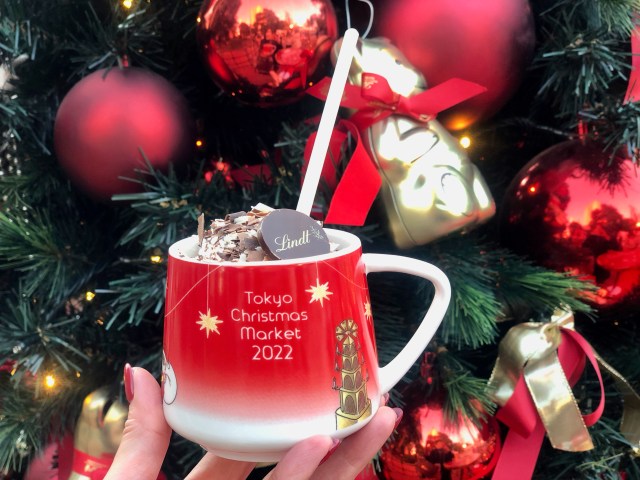 東京・日比谷公園のクリスマスマーケットに超可愛い「リンツ」のブースが登場中🎁 限定カップ付きホットショコラドリンクを堪能して…♡